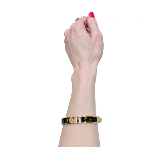 KATE SPADE Hole Punch Spade Bangle Snap Closure Tortoise Gold-Tone Bracelet OS - Picture 8 of 9